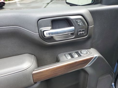 Used 2021 GMC Sierra 1500 SLT w/ SLT Premium Package RWD image 18