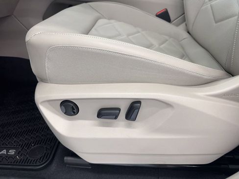 New 2026 Volkswagen Atlas SE image 12