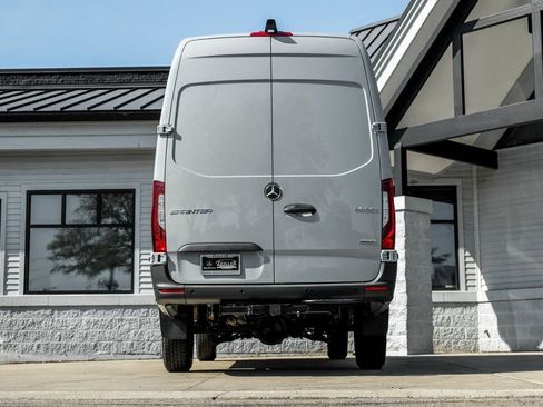 Used 2025 Mercedes-Benz Sprinter 2500 image 8
