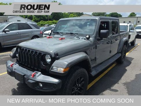 Used 2022 Jeep Gladiator Sport AWD/4WD image 1