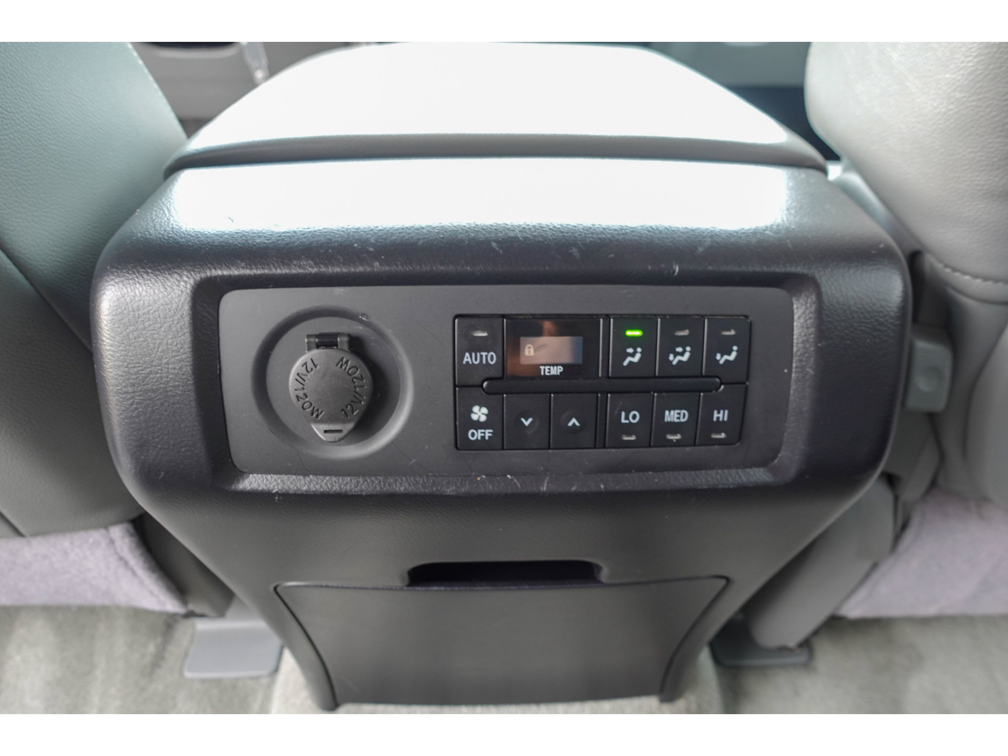 Used 2011 Toyota Sequoia SR5 AWD/4WD image 24