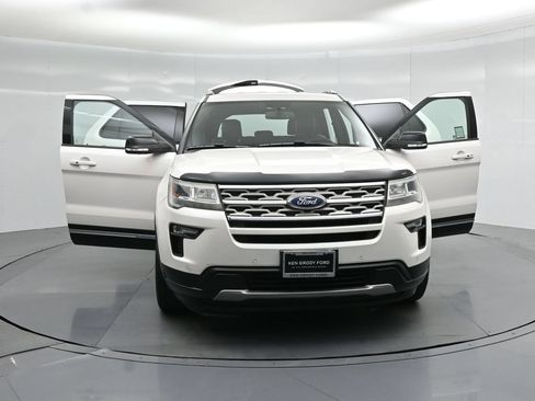 Used 2018 Ford Explorer XLT w/ Equipment Group 202A FWD image 31
