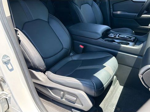 Used 2025 Honda Pilot EX-L image 23