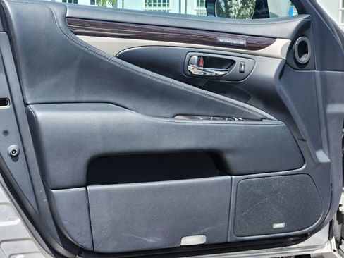 Used 2013 Lexus LS 460 Luxury image 20