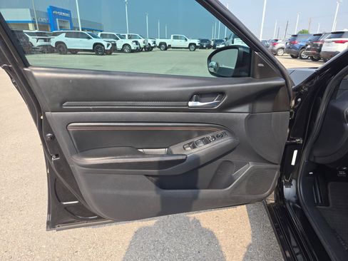 Used 2021 Nissan Altima 2.5 SR FWD image 12