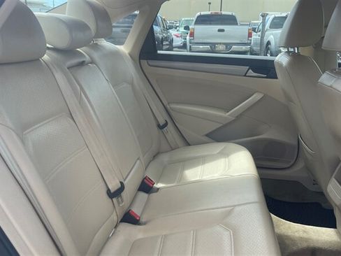 Used 2015 Volkswagen Passat 1.8T Limited Edition FWD image 17