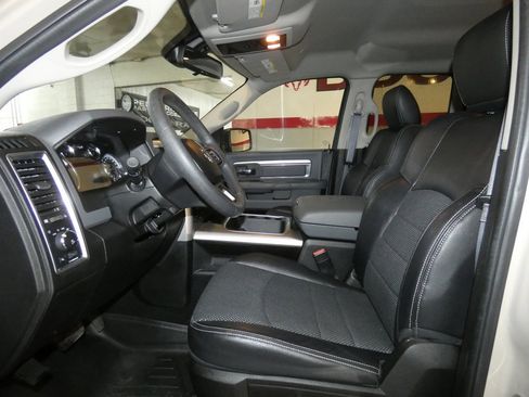 Used 2019 RAM 1500 Classic Warlock w/ Electronics Group image 11