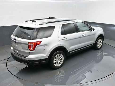 Used 2018 Ford Explorer XLT AWD/4WD image 27