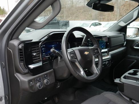 Used 2025 Chevrolet Silverado 1500 LT image 10