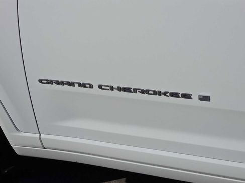 Certified 2022 Jeep Grand Cherokee L Overland image 11