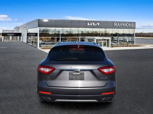 Used 2018 Maserati Levante GranLusso AWD/4WD image 4