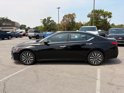 Used 2025 Nissan Altima 2.5 SV FWD image 4