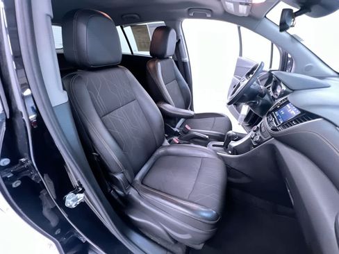 Used 2021 Chevrolet Trax LT FWD image 34