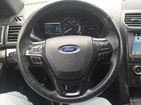 Used 2018 Ford Explorer XLT w/ Equipment Group 202A AWD/4WD image 40