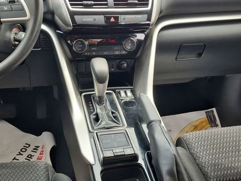 Used 2020 Mitsubishi Eclipse Cross LE FWD image 18