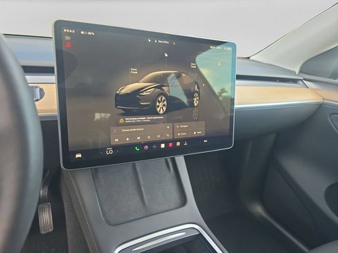 Used 2024 Tesla Model Y Long Range AWD/4WD image 15