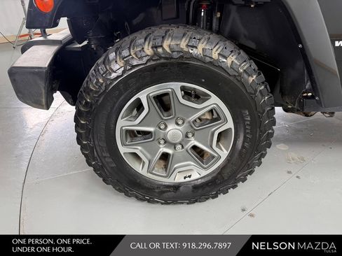 Used 2014 Jeep Wrangler Unlimited Rubicon w/ Connectivity Group AWD/4WD image 11