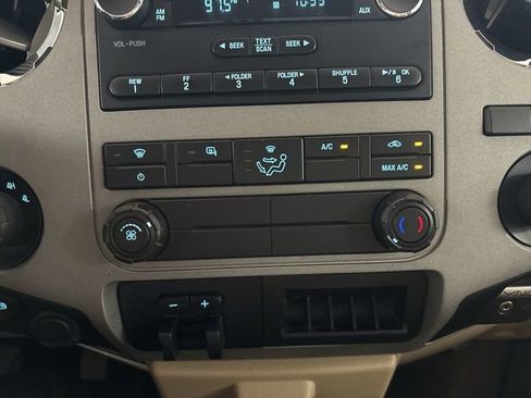 Used 2015 Ford F350 XLT w/ XLT Premium Package image 27