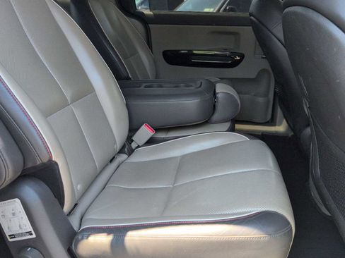 Used 2016 Kia Sedona SX FWD image 20