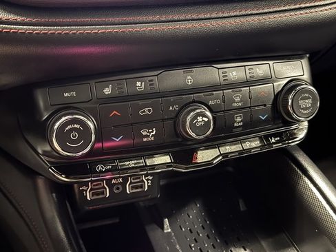 Used 2025 Dodge Durango GT AWD/4WD image 33