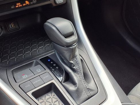 Used 2024 Toyota RAV4 XLE FWD image 20
