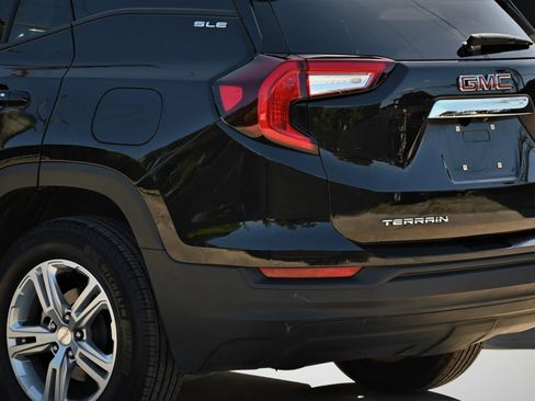 Used 2024 GMC Terrain SLE FWD image 8