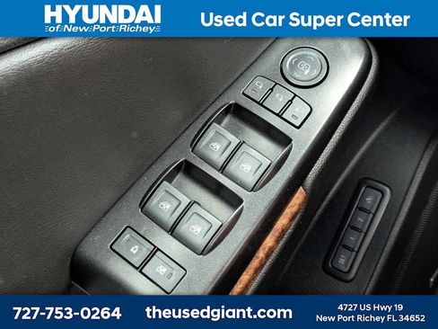 Used 2018 Chevrolet Suburban Premier RWD image 34
