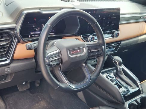 Used 2023 GMC Canyon AT4 w/ AT4 Premium Package AWD/4WD image 4