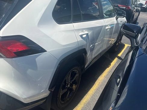 Used 2020 Toyota RAV4 XSE AWD/4WD image 3