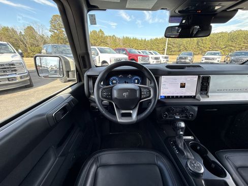 Used 2025 Ford Bronco Outer Banks image 12