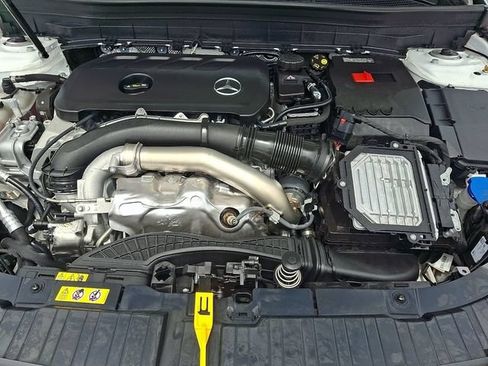 Used 2025 Mercedes-Benz GLB 250 4MATIC image 31