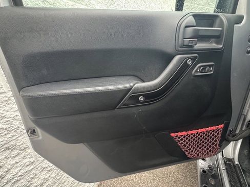 Used 2017 Jeep Wrangler Unlimited Rubicon image 19