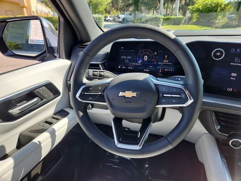 Certified 2025 Chevrolet Suburban Premier AWD/4WD image 16