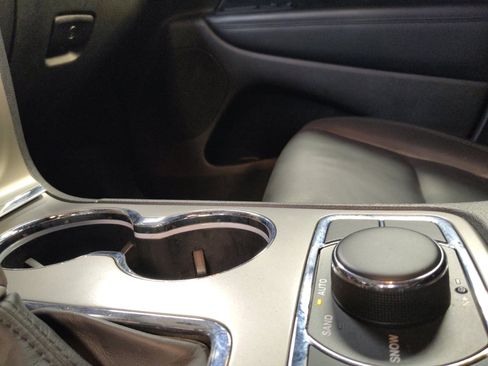 Used 2020 Jeep Grand Cherokee Limited image 26