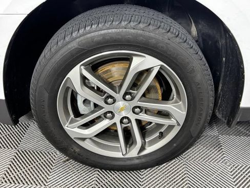 Used 2017 Chevrolet Equinox Premier w/ Enhanced Convenience Package AWD/4WD image 12