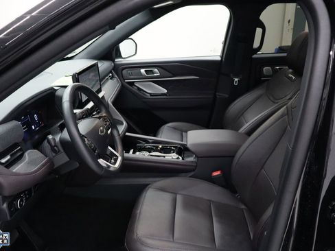 Certified 2025 Ford Explorer Platinum w/ LUX Leather Package image 25