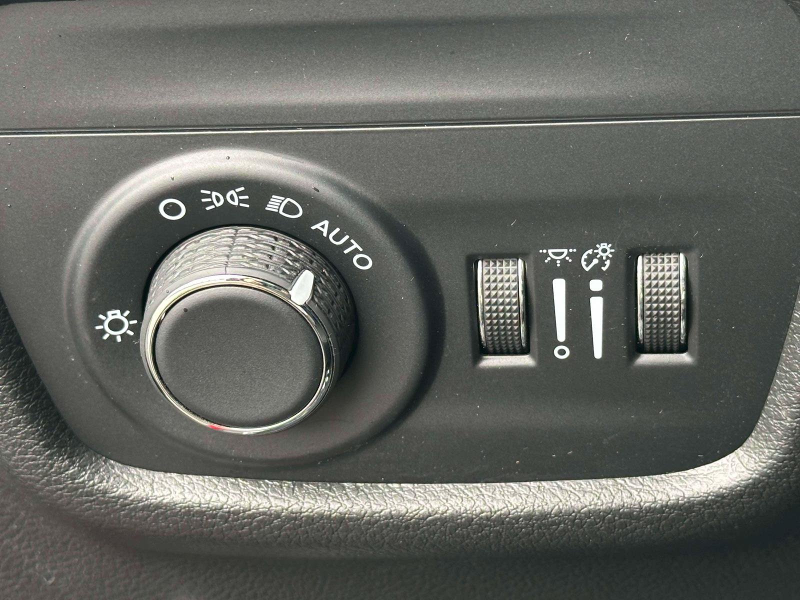 Used 2025 Jeep Grand Cherokee Altitude AWD/4WD image 20