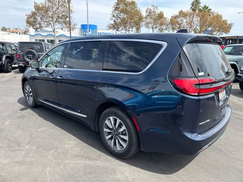 Used 2023 Chrysler Pacifica Limited FWD image 21