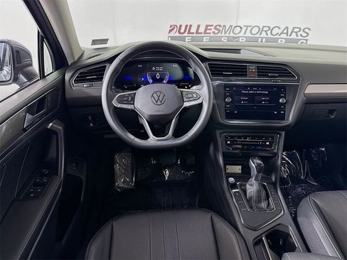 Used 2023 Volkswagen Tiguan SE image 21