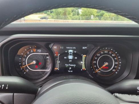 New 2025 Jeep Gladiator Sport image 12