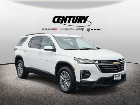 Used 2022 Chevrolet Traverse LT w/ LPO, Floor Liner Package FWD image 1