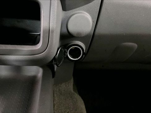 Used 2010 Nissan Frontier SE image 32