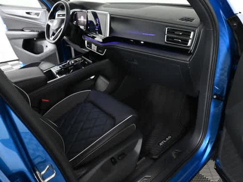 Used 2024 Volkswagen Atlas Cross Sport SEL Premium R-Line image 12