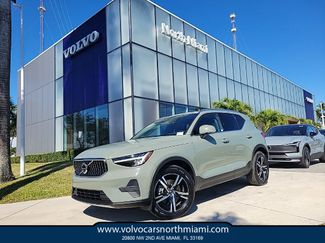 Used 2025 Volvo XC40 B5 Core video 1