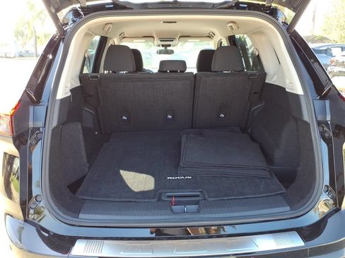 Certified 2025 Nissan Rogue SV FWD image 8