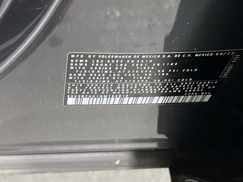 Used 2022 Volkswagen Tiguan SE image 31