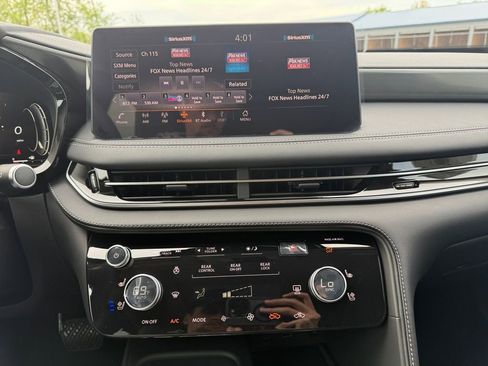 Used 2025 INFINITI QX60 Luxe w/ Vision Package AWD/4WD image 4
