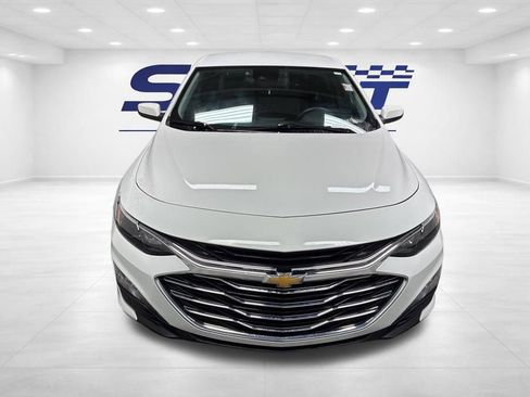 Used 2025 Chevrolet Malibu LT image 2