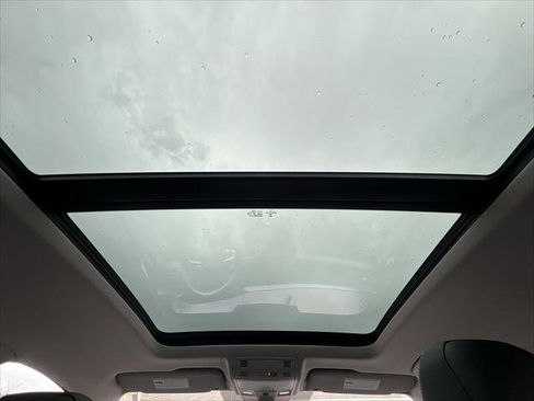 Used 2022 Volkswagen Taos SE w/ Panoramic Sunroof Package image 21