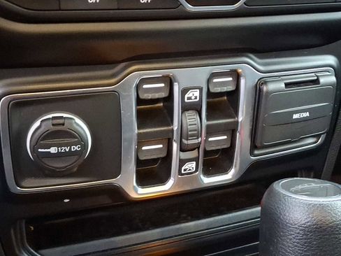 Used 2021 Jeep Gladiator Sport image 25